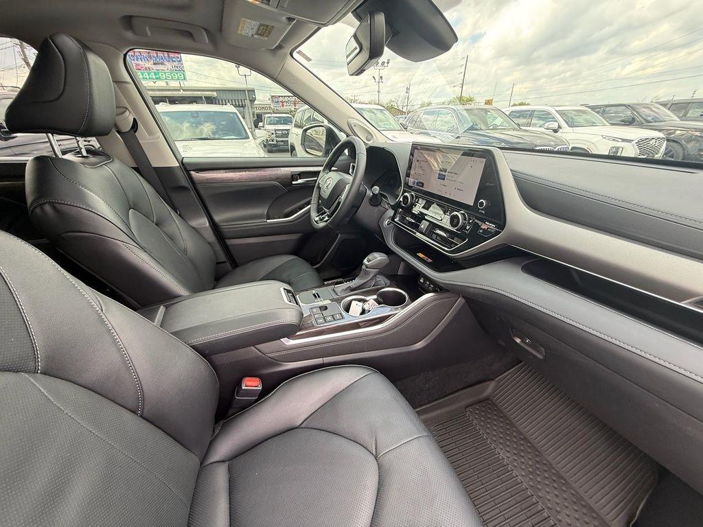 Toyota Highlander Hybrid Limited AWD 2025