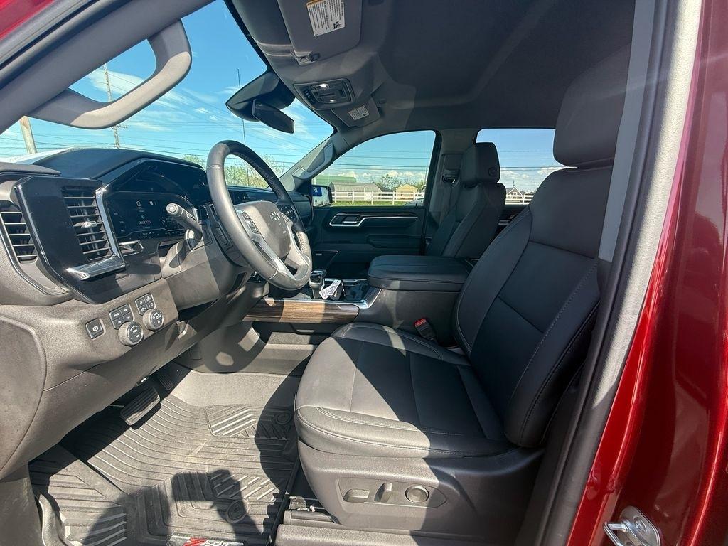 Chevrolet Silverado 1500 RST Crew Cab 4WD 2025