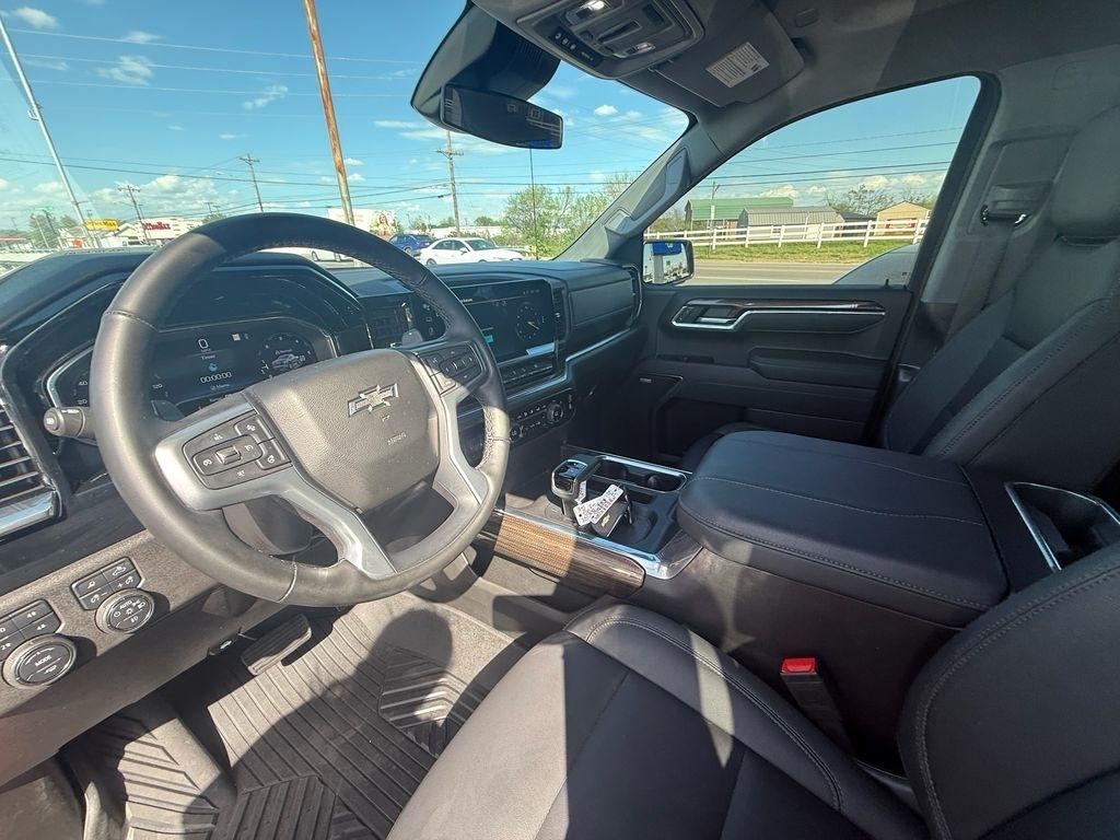 Chevrolet Silverado 1500 RST Crew Cab 4WD 2025