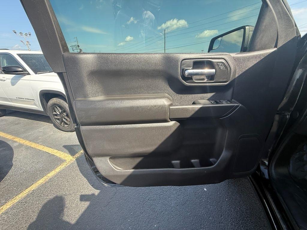 GMC Sierra 1500 Pro Short Box 4WD 2025