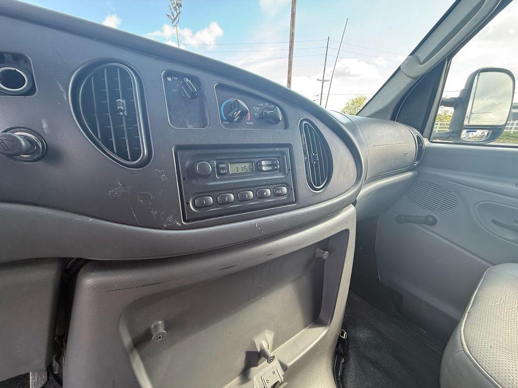 Ford Econoline E-350 Super Duty 2006