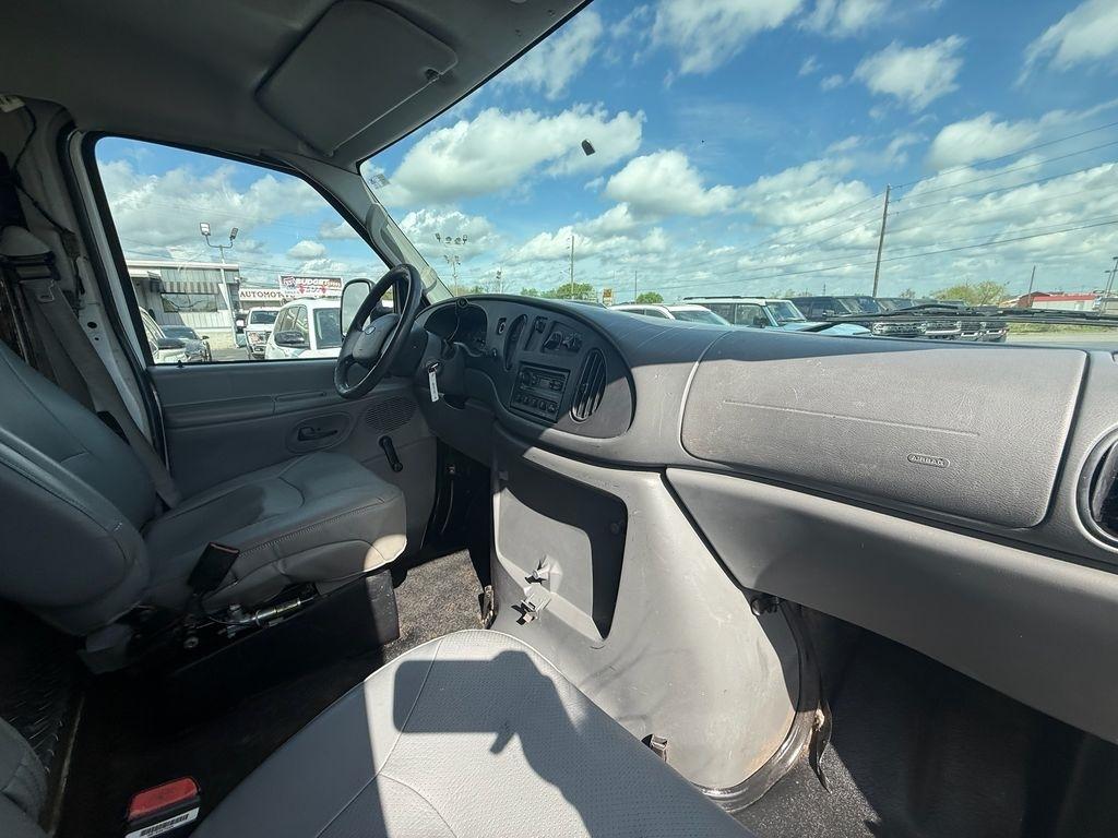 Ford Econoline E-350 Super Duty 2006