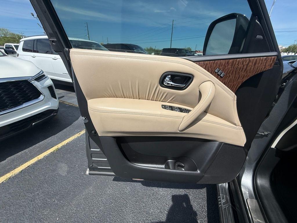 Nissan Armada Platinum AWD 2017