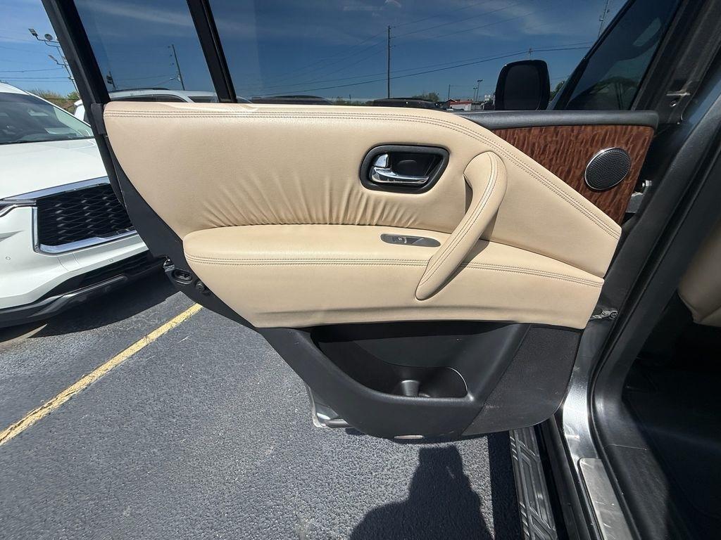 Nissan Armada Platinum AWD 2017