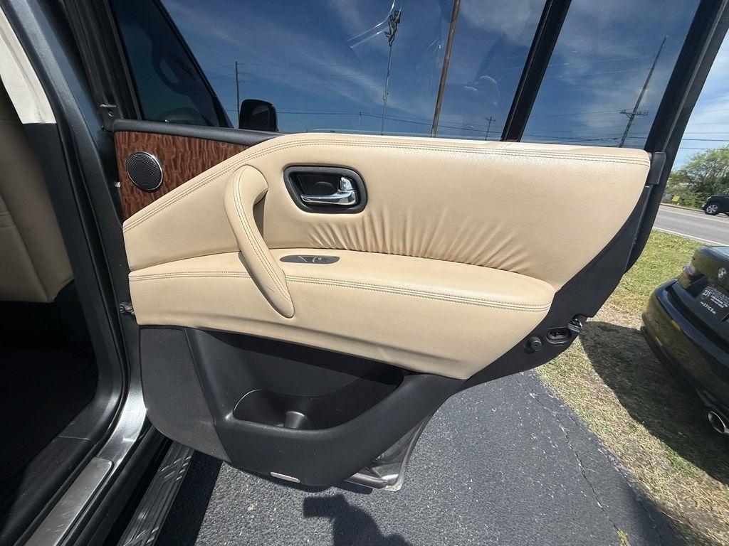 Nissan Armada Platinum AWD 2017