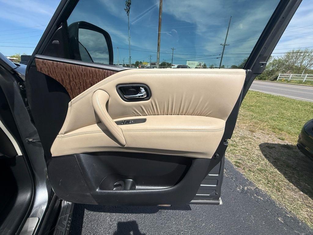 Nissan Armada Platinum AWD 2017