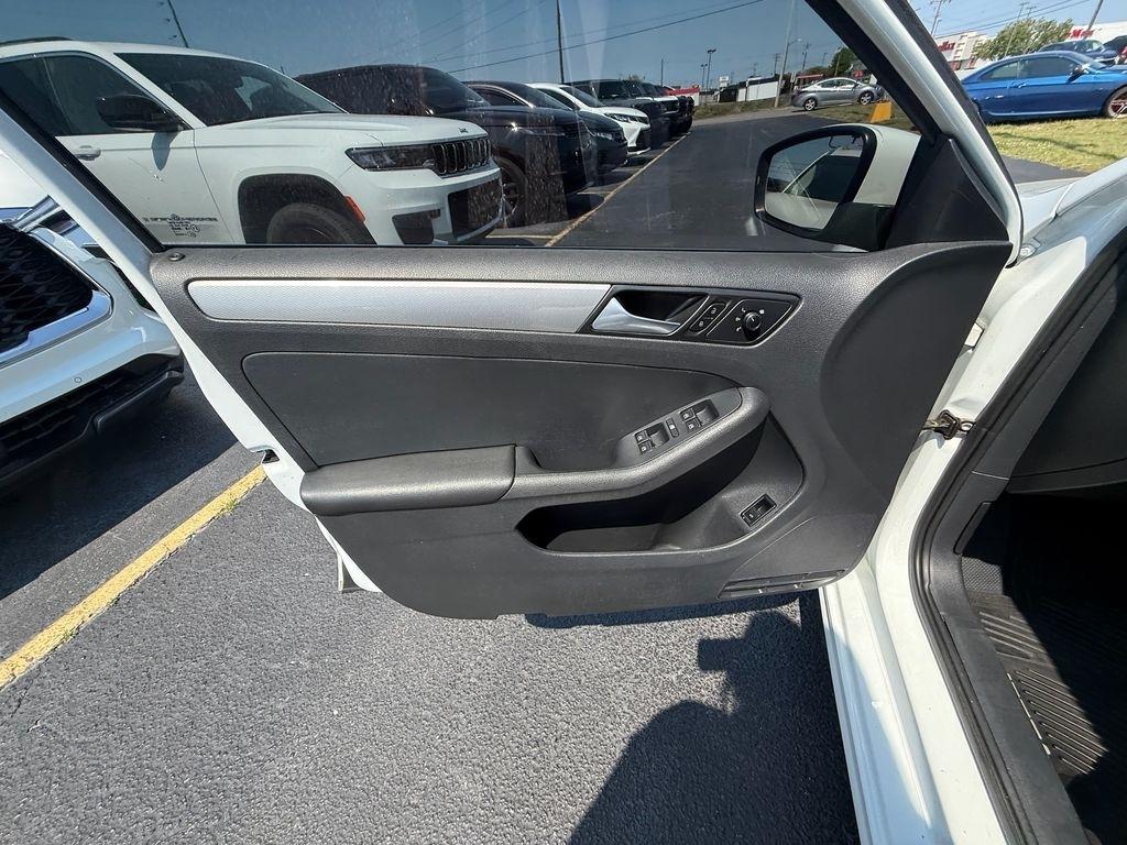 Volkswagen Jetta 1.4T SE 6A 2017