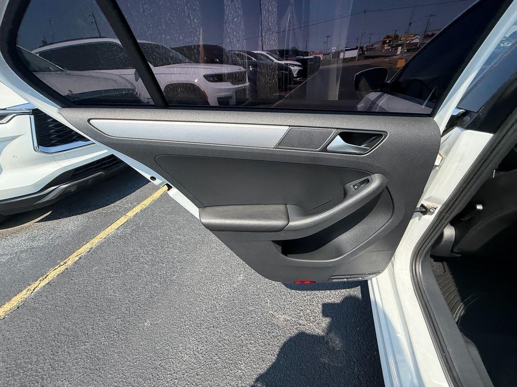 Volkswagen Jetta 1.4T SE 6A 2017