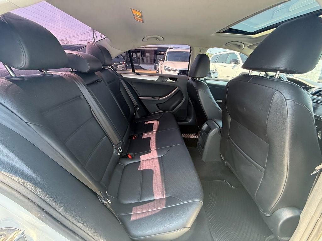 Volkswagen Jetta 1.4T SE 6A 2017