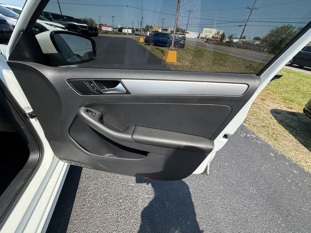 Volkswagen Jetta 1.4T SE 6A 2017