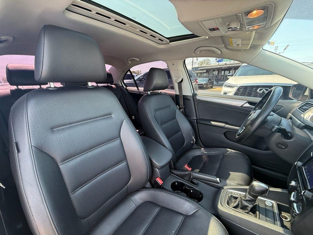 Volkswagen Jetta 1.4T SE 6A 2017