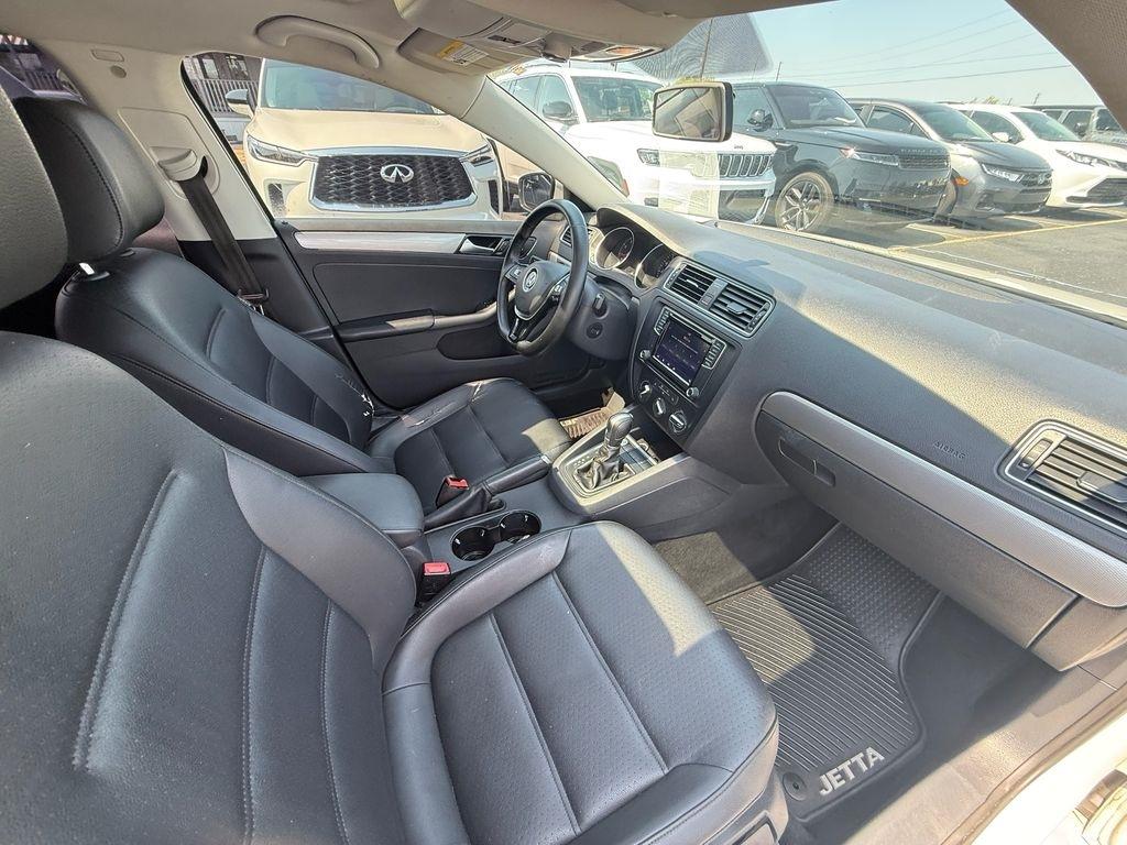 Volkswagen Jetta 1.4T SE 6A 2017