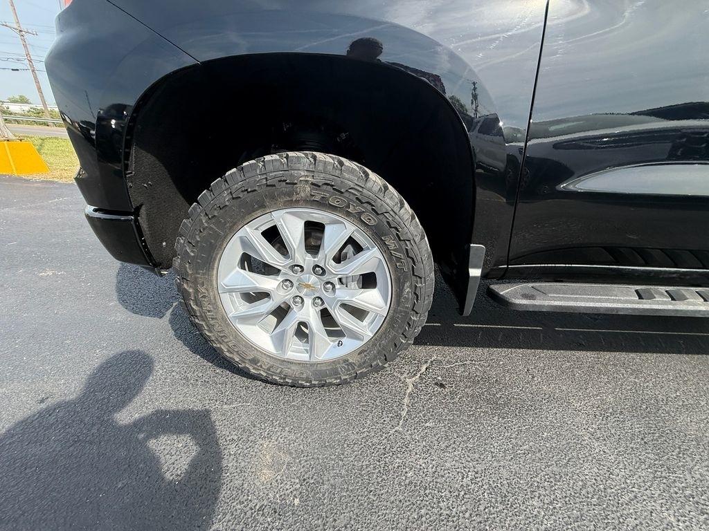 Chevrolet Silverado 1500 Trail Boss Custom Crew Cab 4WD 2025