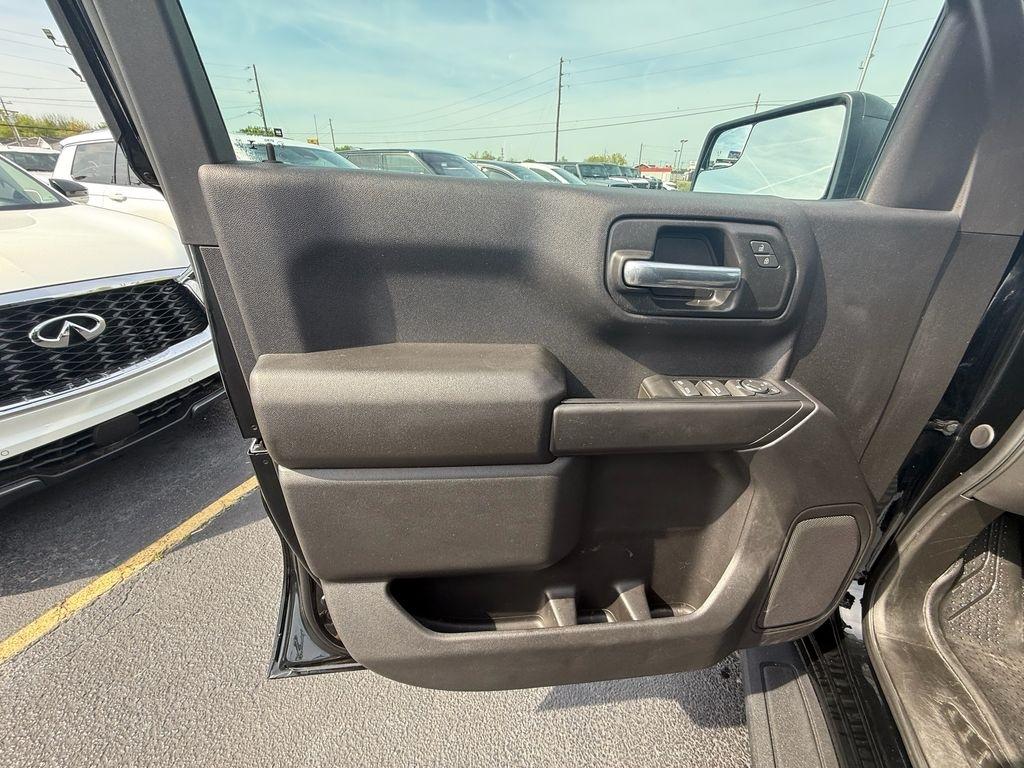 Chevrolet Silverado 1500 Trail Boss Custom Crew Cab 4WD 2025