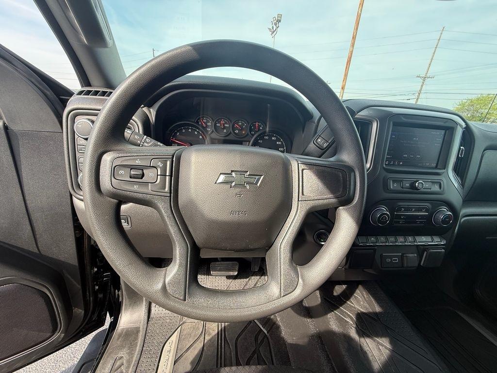 Chevrolet Silverado 1500 Trail Boss Custom Crew Cab 4WD 2025