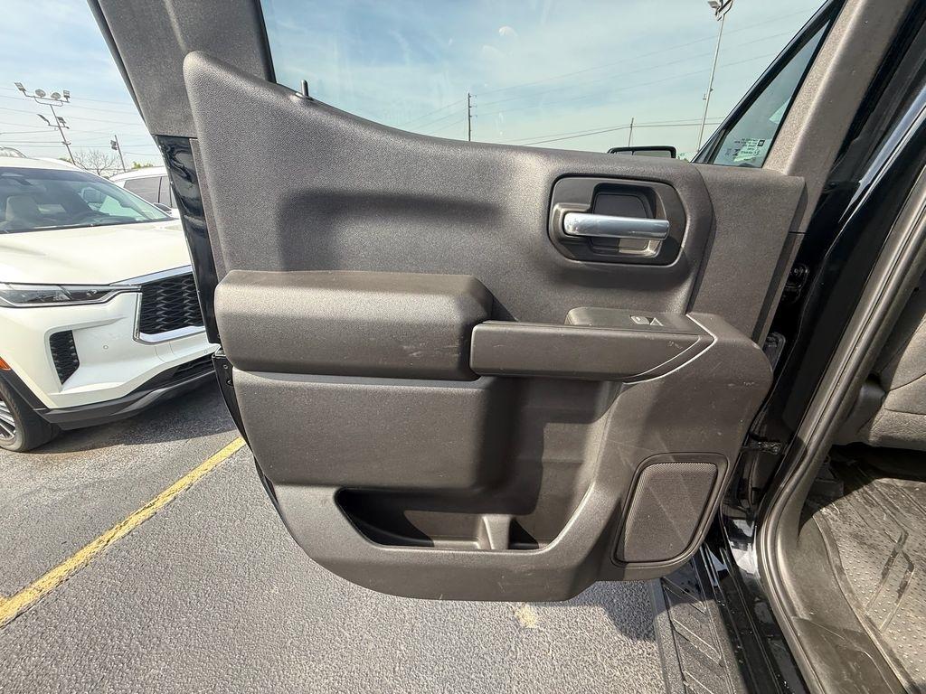 Chevrolet Silverado 1500 Trail Boss Custom Crew Cab 4WD 2025