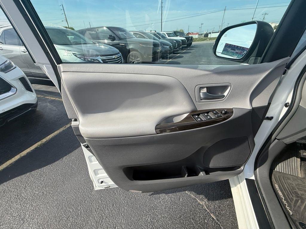 Toyota Sienna Limited AWD 7-Passenger V6 2015