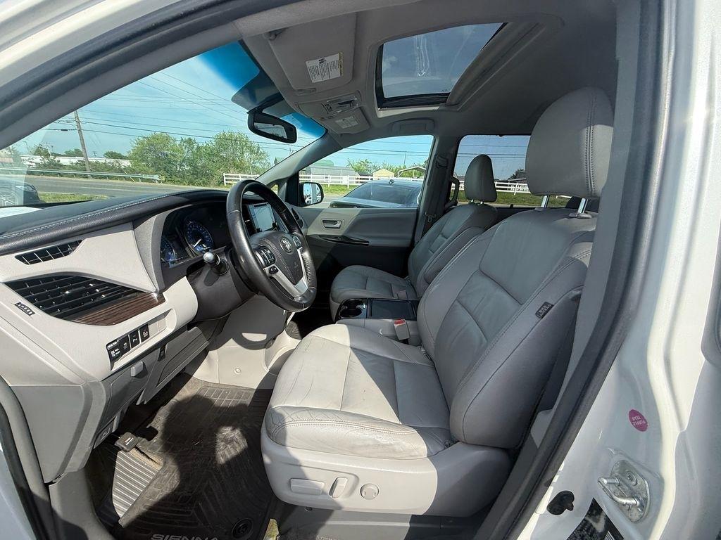 Toyota Sienna Limited AWD 7-Passenger V6 2015