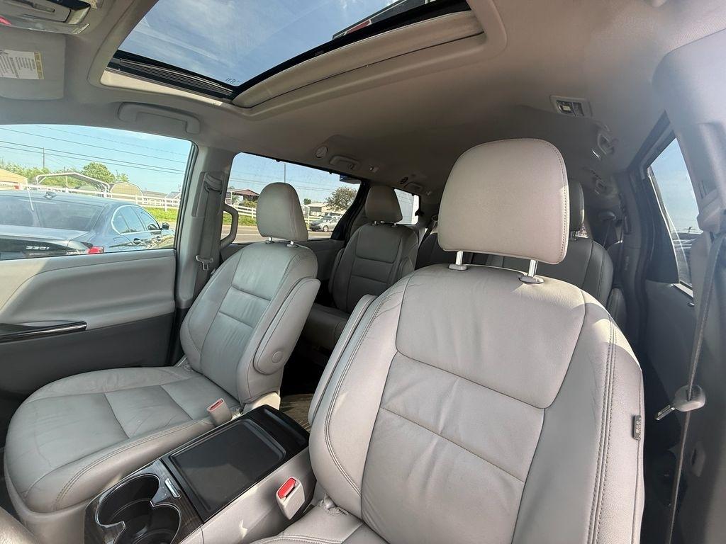 Toyota Sienna Limited AWD 7-Passenger V6 2015
