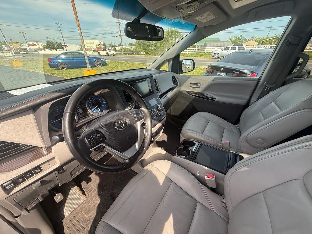 Toyota Sienna Limited AWD 7-Passenger V6 2015