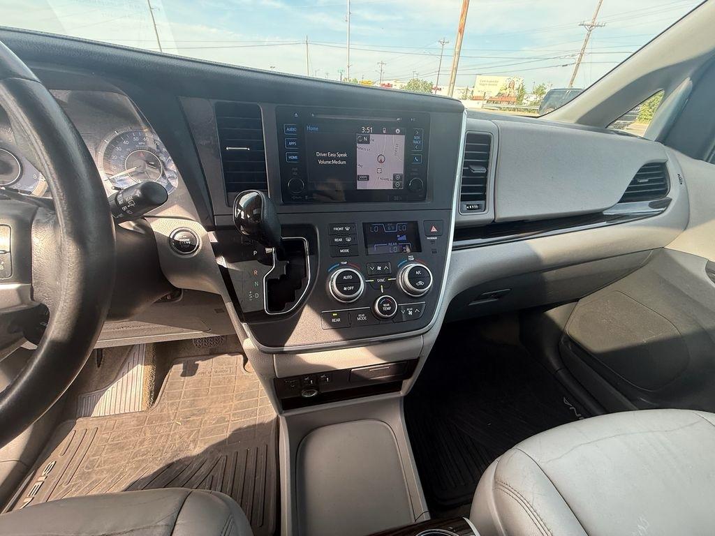 Toyota Sienna Limited AWD 7-Passenger V6 2015