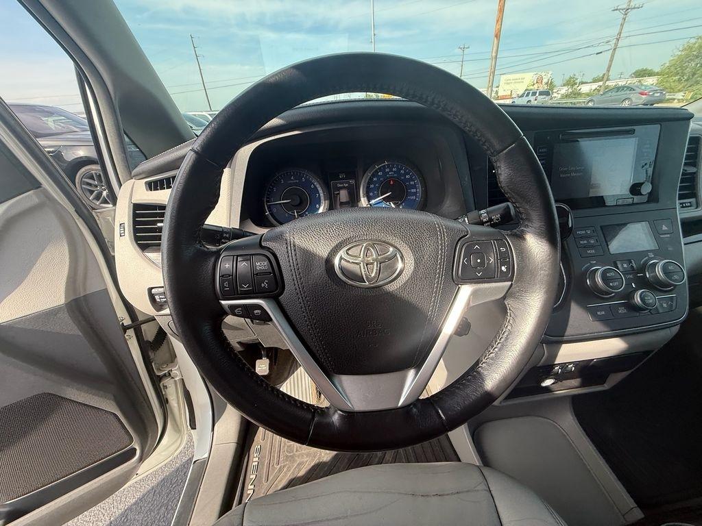 Toyota Sienna Limited AWD 7-Passenger V6 2015