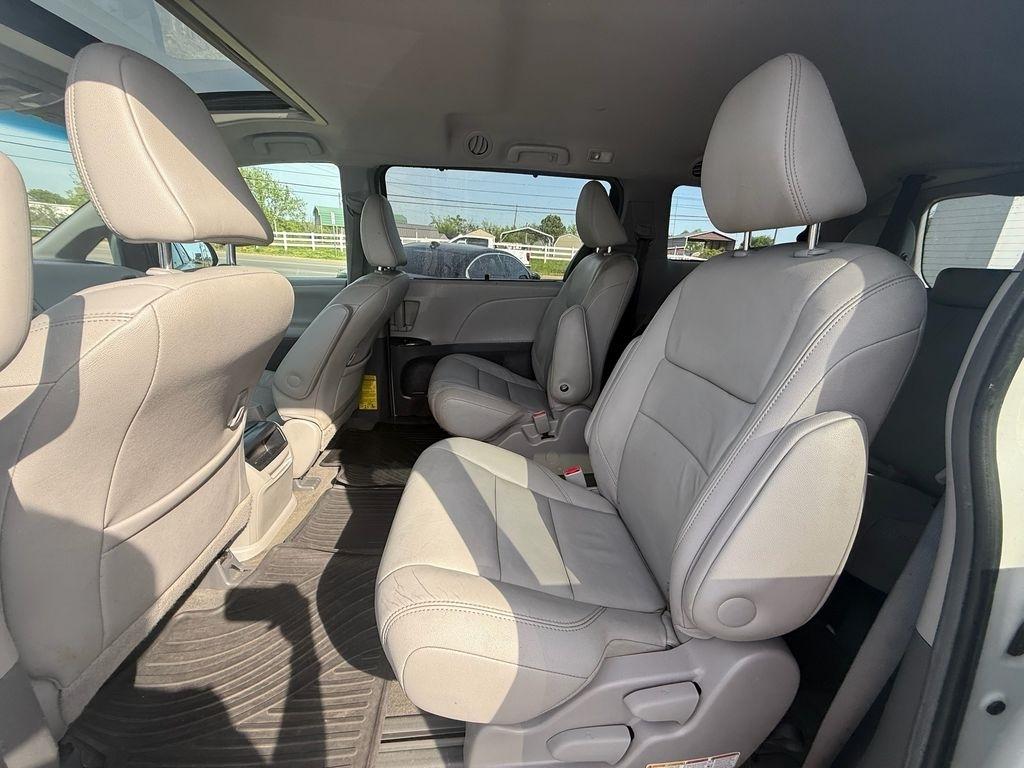 Toyota Sienna Limited AWD 7-Passenger V6 2015