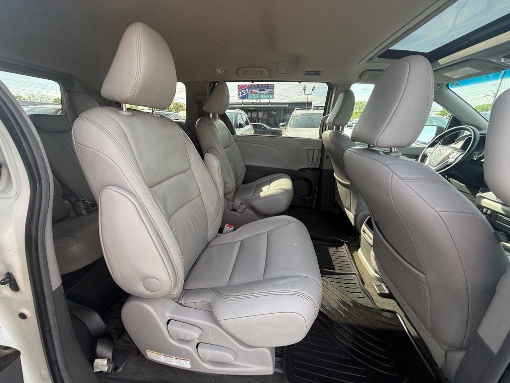 Toyota Sienna Limited AWD 7-Passenger V6 2015