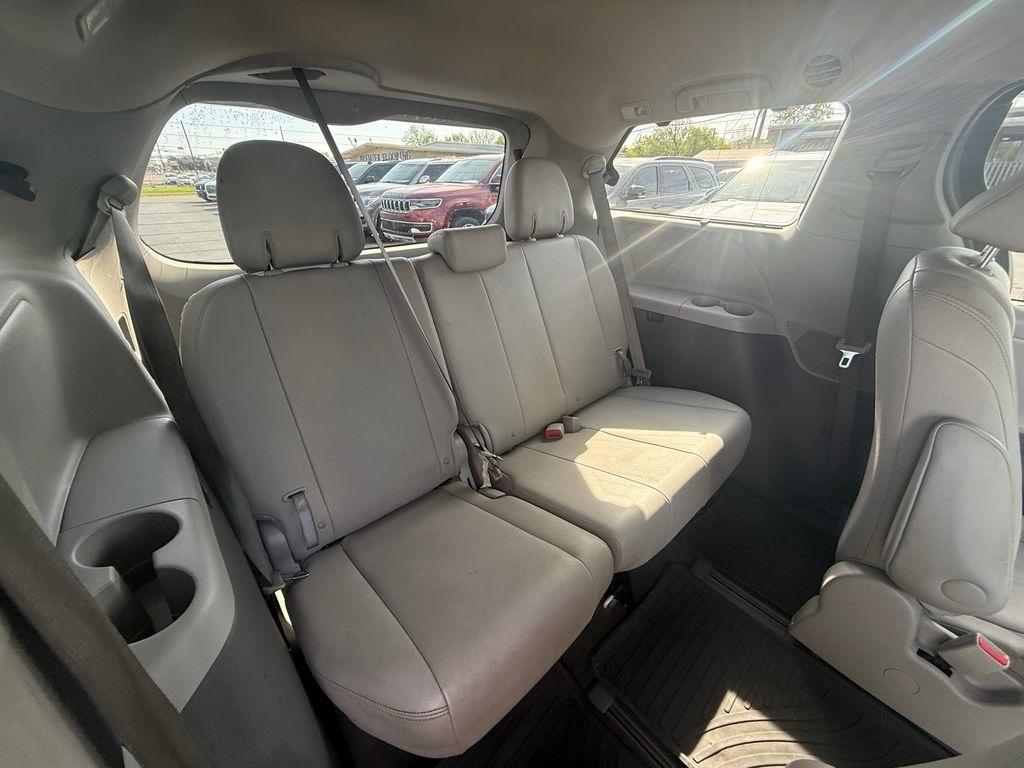 Toyota Sienna Limited AWD 7-Passenger V6 2015