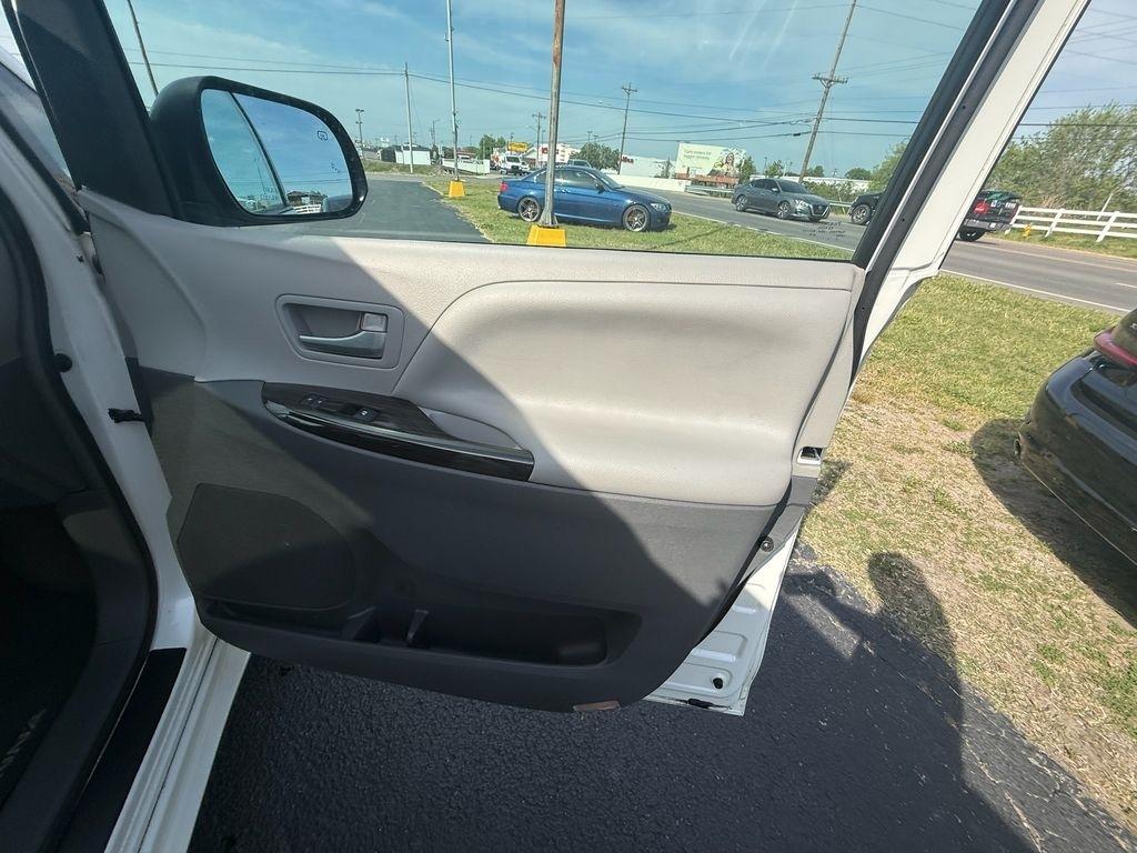 Toyota Sienna Limited AWD 7-Passenger V6 2015