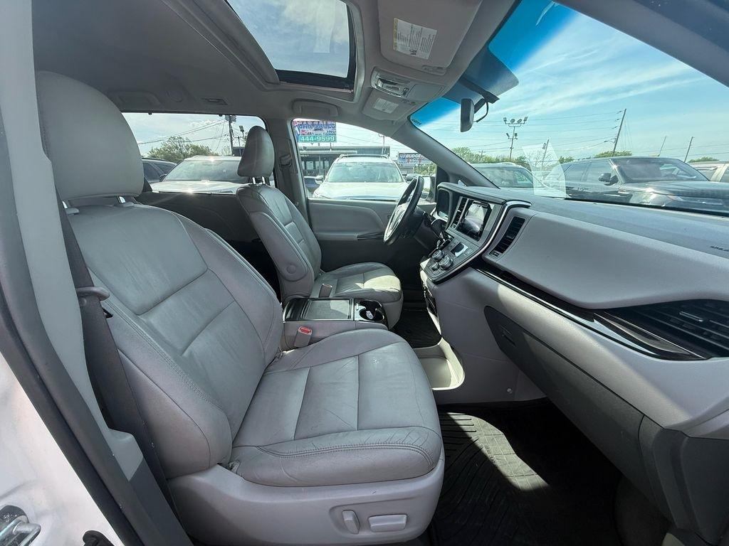 Toyota Sienna Limited AWD 7-Passenger V6 2015