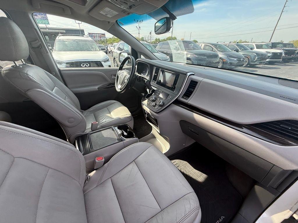 Toyota Sienna Limited AWD 7-Passenger V6 2015