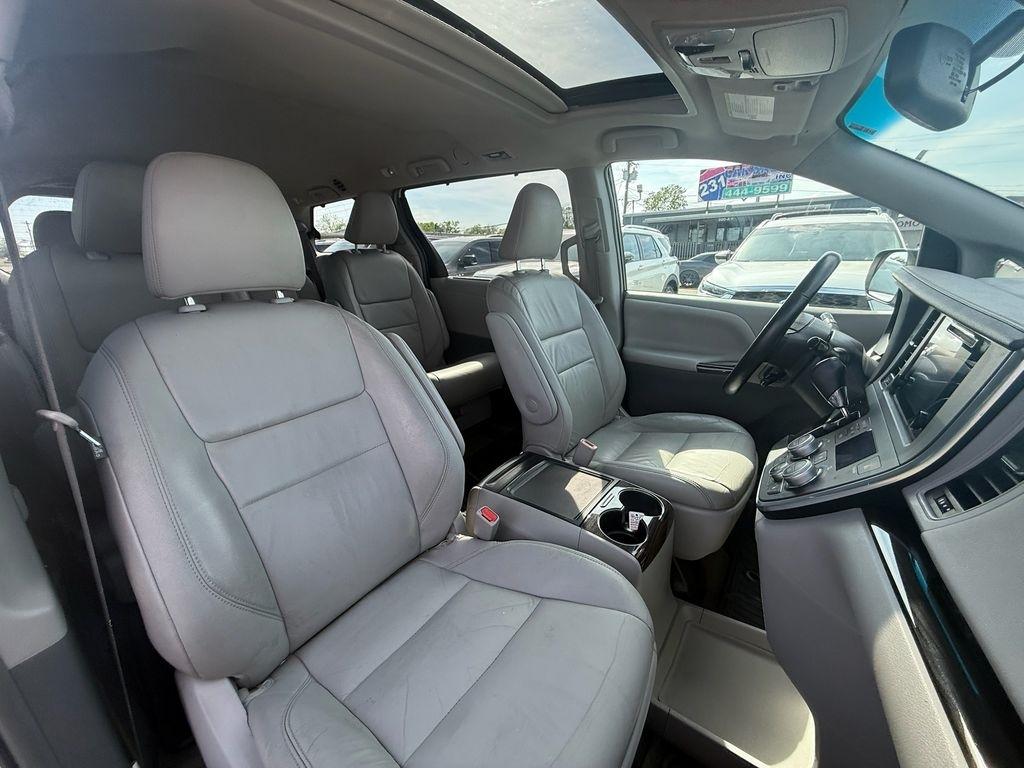 Toyota Sienna Limited AWD 7-Passenger V6 2015
