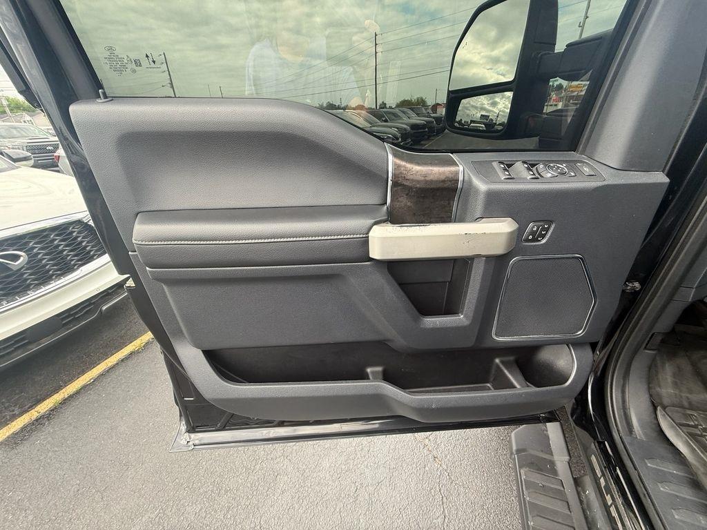 Ford F-250 SD Lariat Crew Cab 4WD 2022