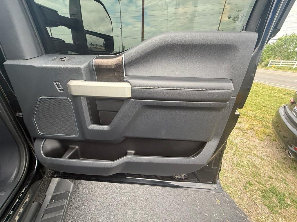 Ford F-250 SD Lariat Crew Cab 4WD 2022