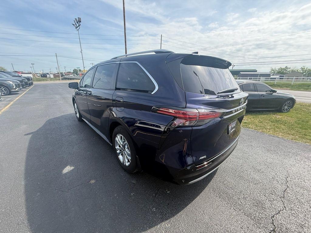 Toyota Sienna Platinum 7-Passenger AWD 2022