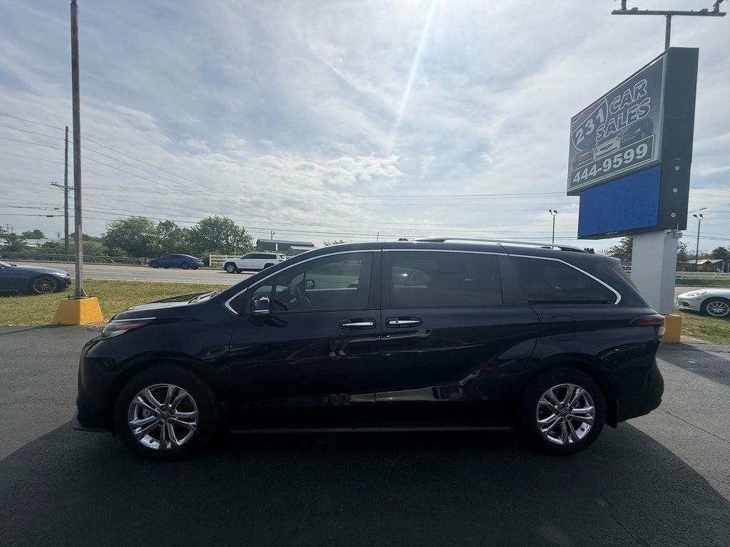 Toyota Sienna Platinum 7-Passenger AWD 2022