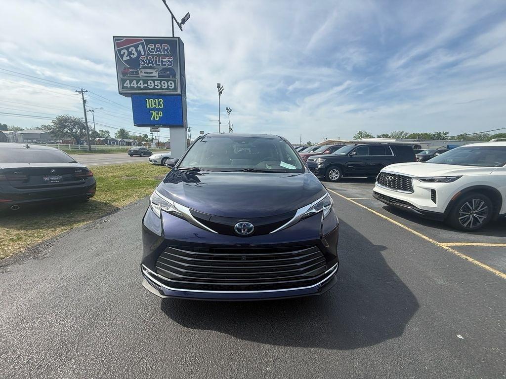 Toyota Sienna Platinum 7-Passenger AWD 2022