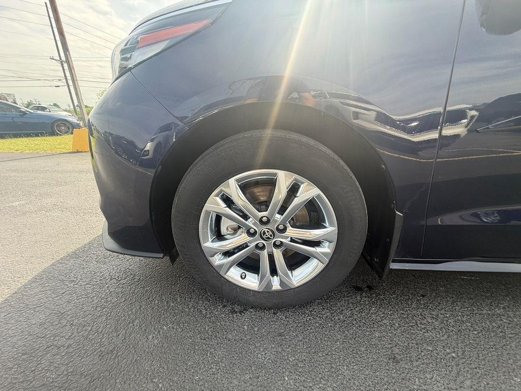 Toyota Sienna Platinum 7-Passenger AWD 2022