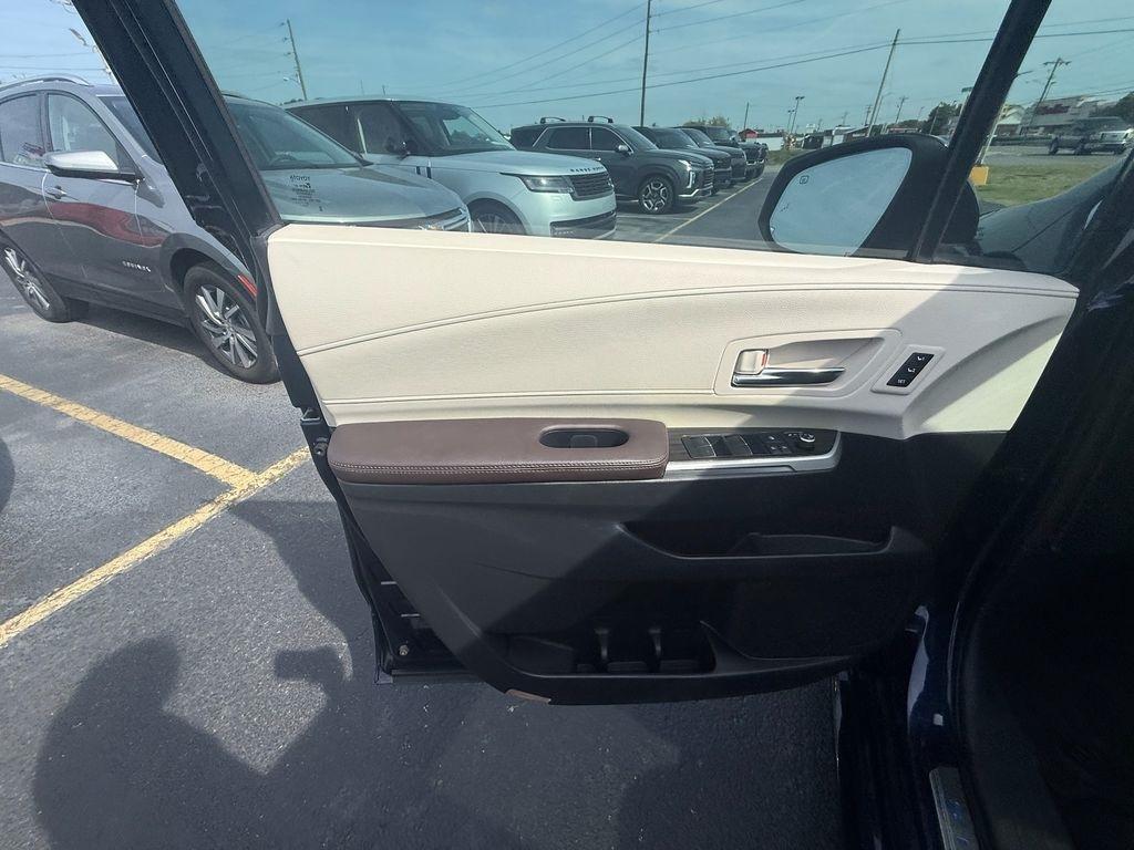 Toyota Sienna Platinum 7-Passenger AWD 2022