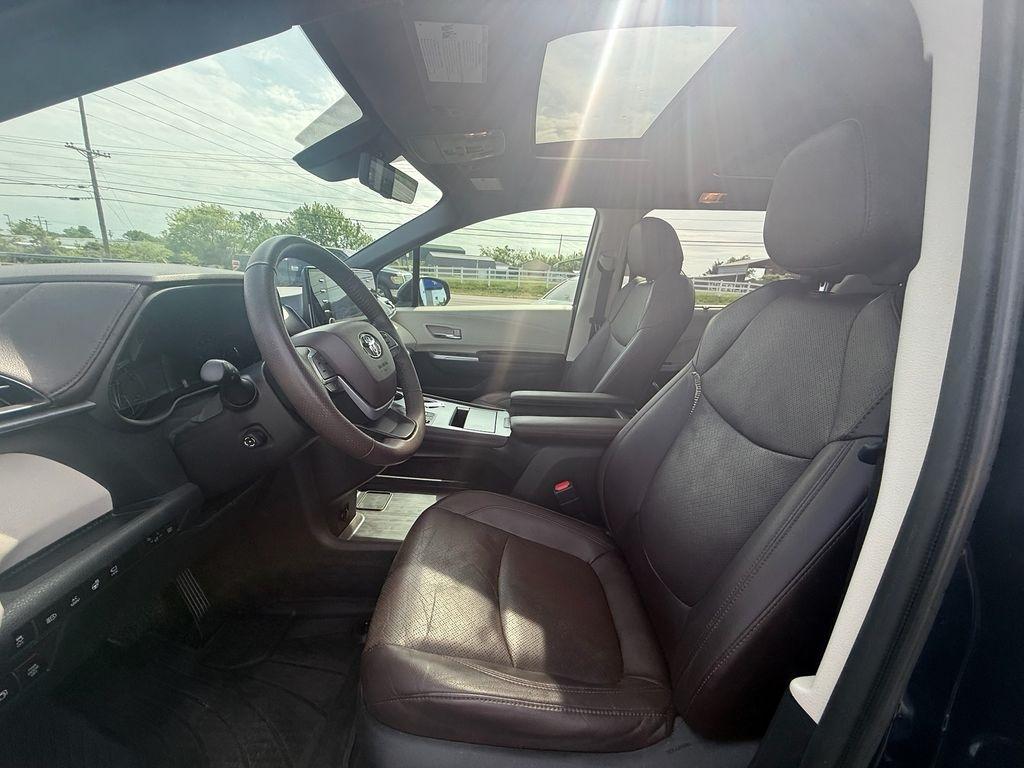 Toyota Sienna Platinum 7-Passenger AWD 2022