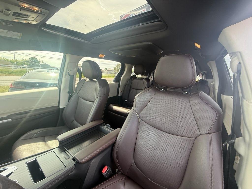 Toyota Sienna Platinum 7-Passenger AWD 2022