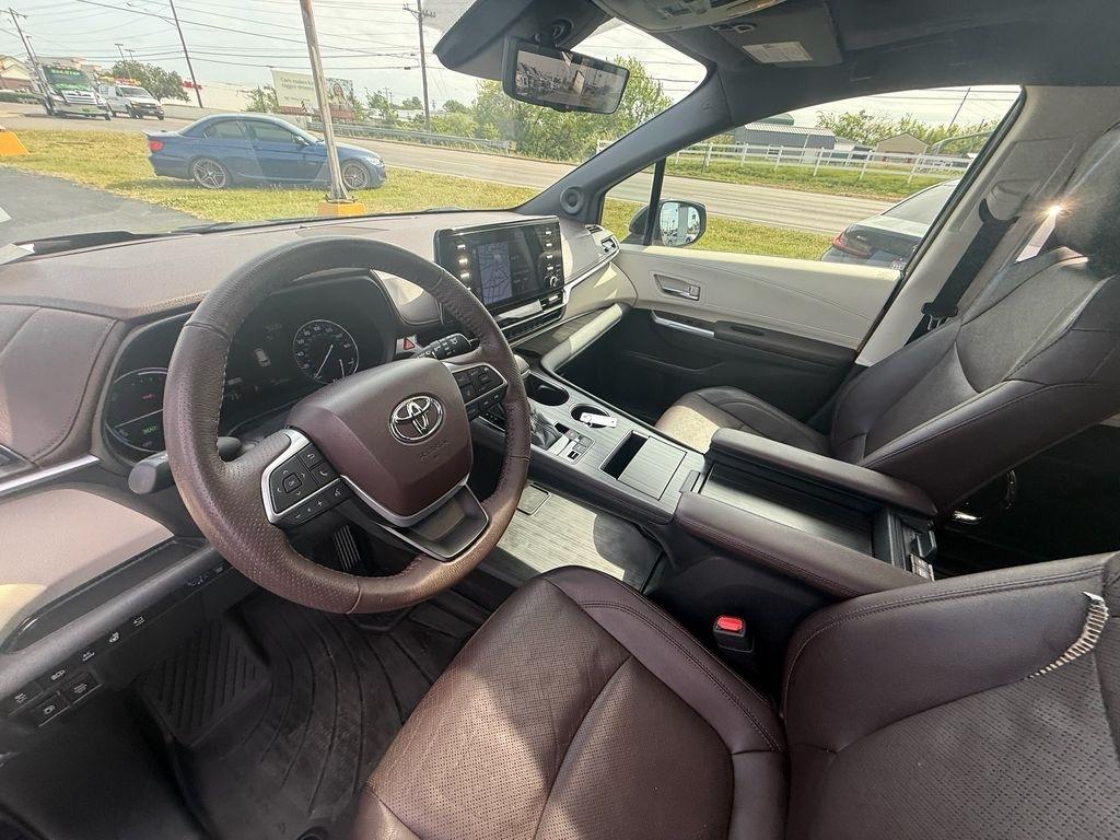 Toyota Sienna Platinum 7-Passenger AWD 2022
