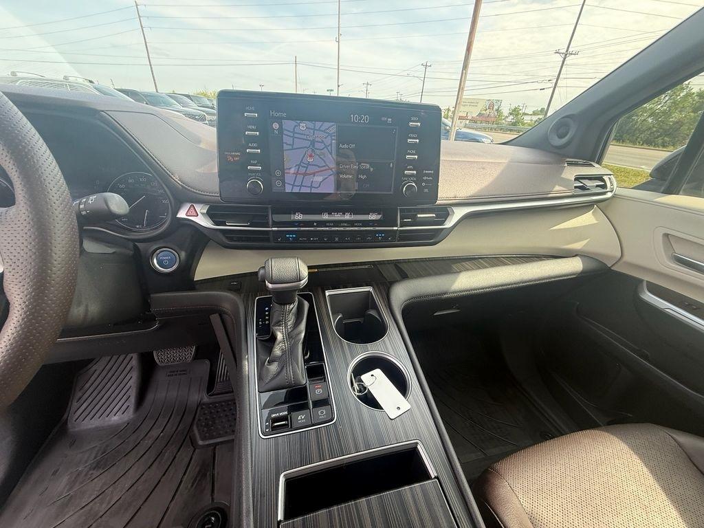 Toyota Sienna Platinum 7-Passenger AWD 2022