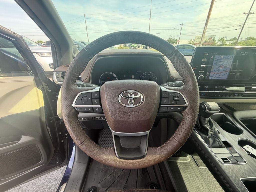Toyota Sienna Platinum 7-Passenger AWD 2022