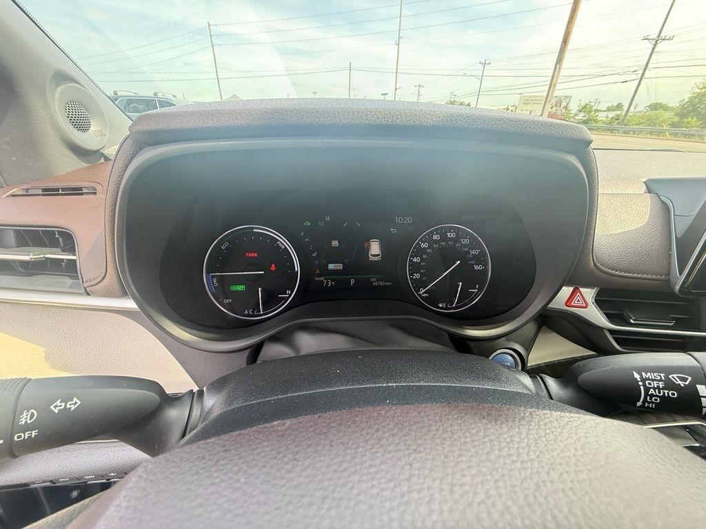 Toyota Sienna Platinum 7-Passenger AWD 2022