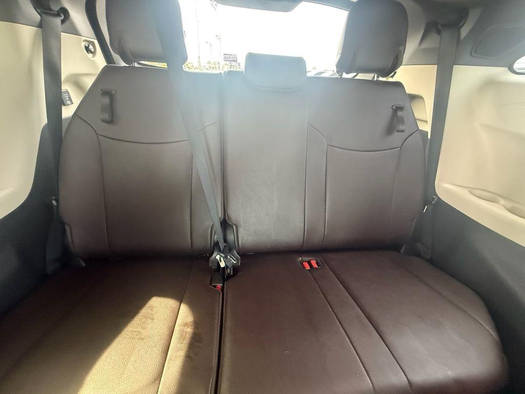 Toyota Sienna Platinum 7-Passenger AWD 2022