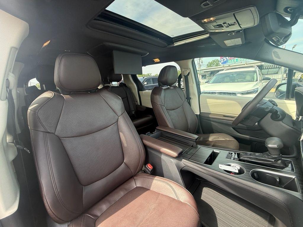 Toyota Sienna Platinum 7-Passenger AWD 2022