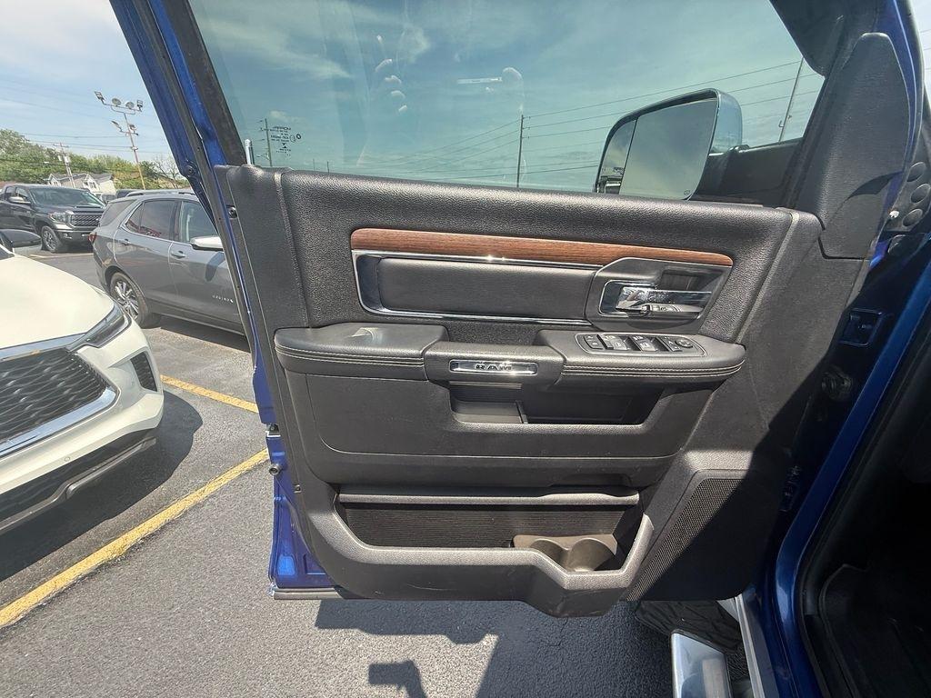 RAM 2500 Laramie Crew Cab SWB 4WD 2015