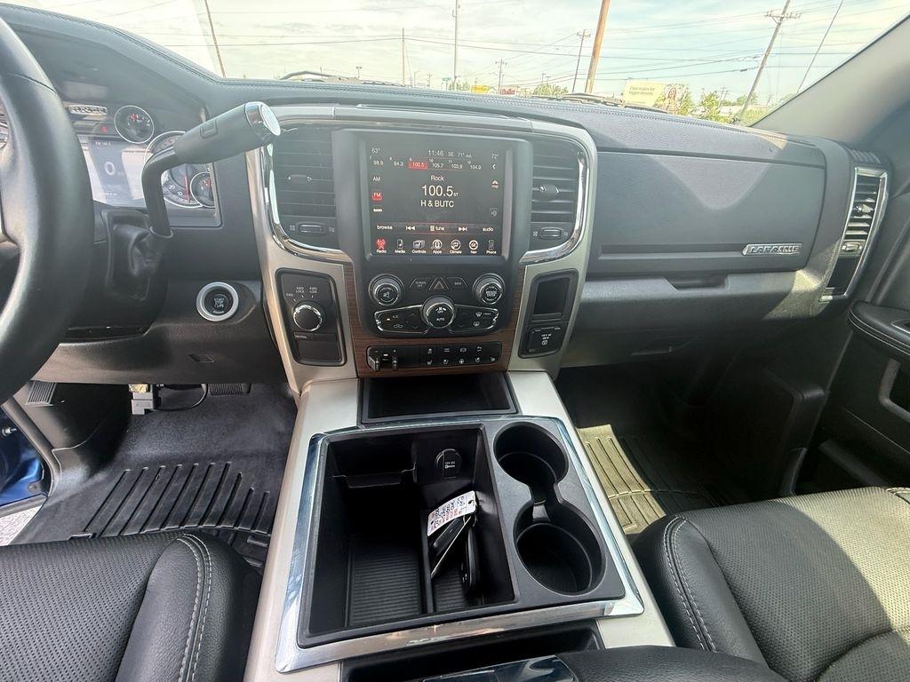 RAM 2500 Laramie Crew Cab SWB 4WD 2015